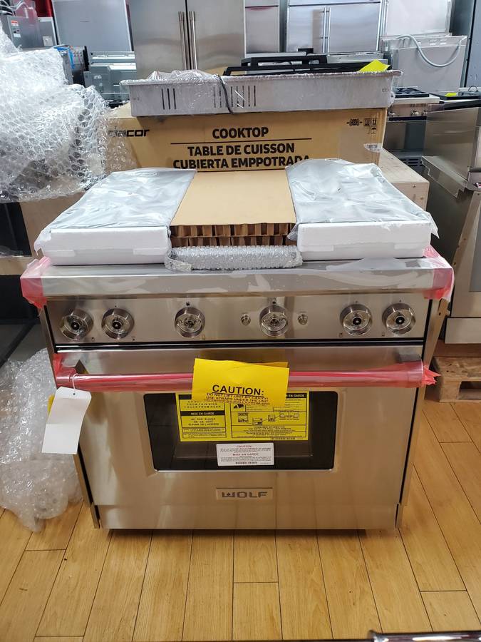 GR364G Wolf 36 Gas Range - 4 Burners and Infrared Griddle